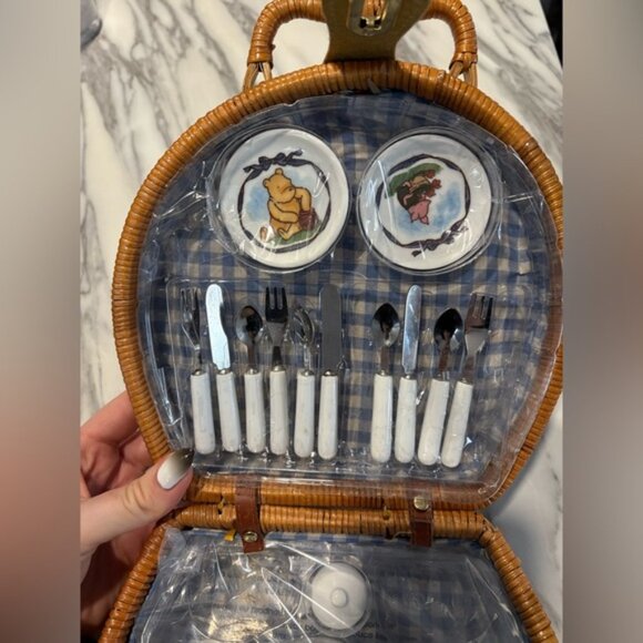 VINTAGE Winnie the Pooh Tea Set with Basket- ‼️INCOMPLETE SET - Picture 3 of 5